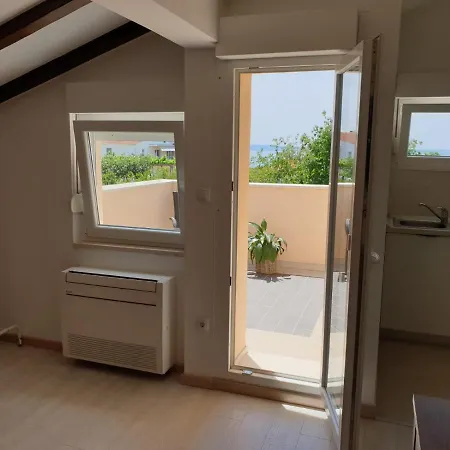 Magi House With Pool Podstrana