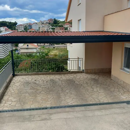 Magi House With Pool Apartman