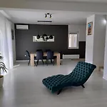 Magi House With Pool アパート ポドストラナ