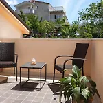 Magi House With Pool アパート ポドストラナ