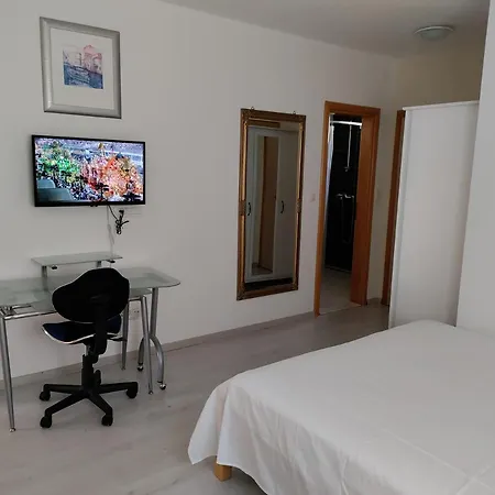 Apartment Magi House With Pool Podstrana