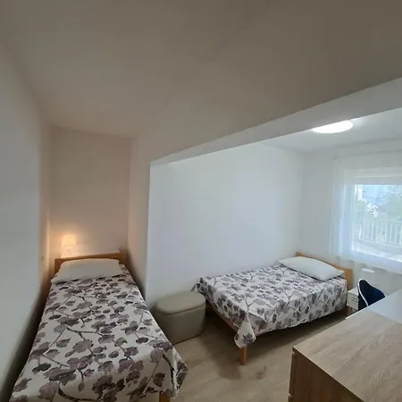 Apartment Magi House With Pool Podstrana