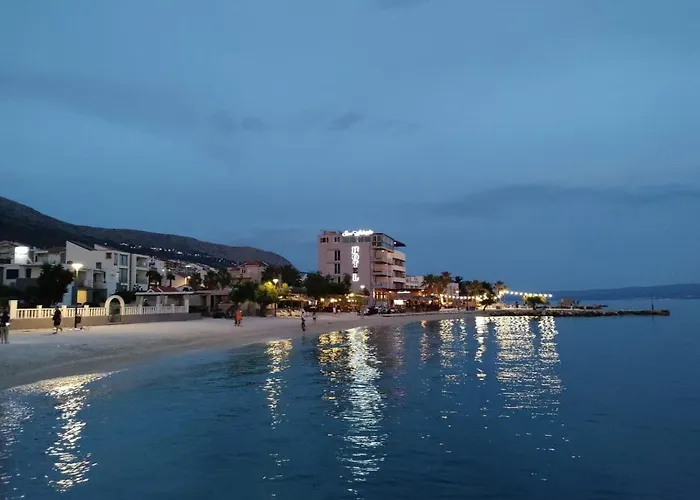 Magi House With Pool Ποντστράνα