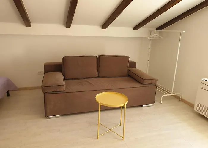 Magi House With Pool Daire Podstrana